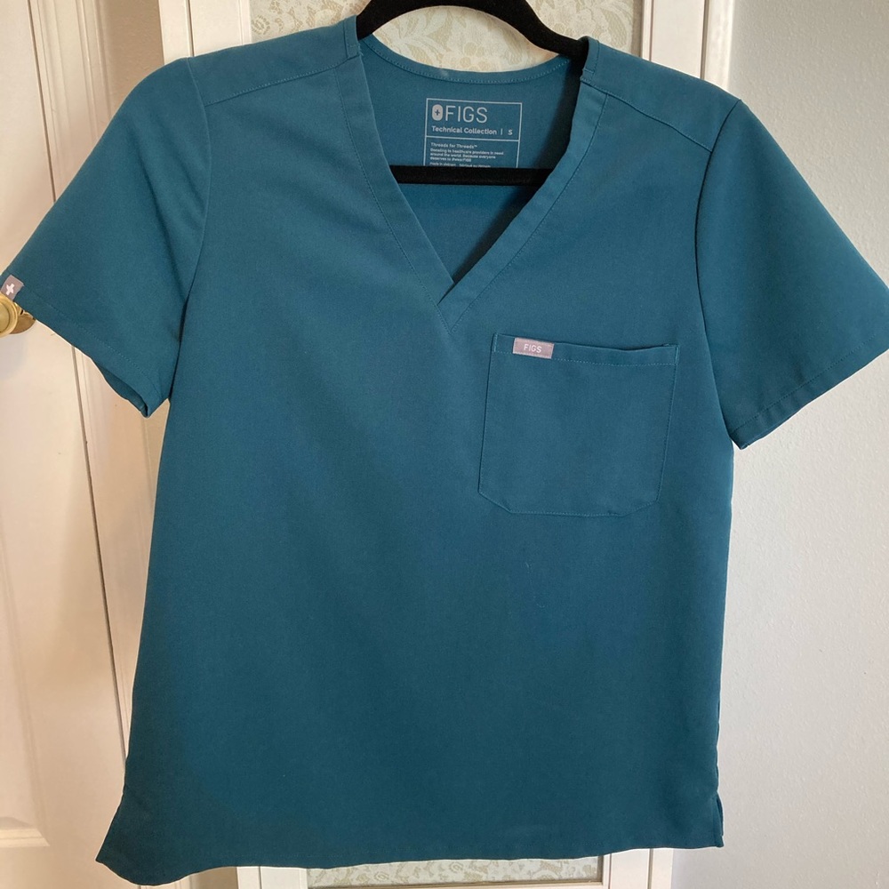 FIGS Catarina Scrub Top
